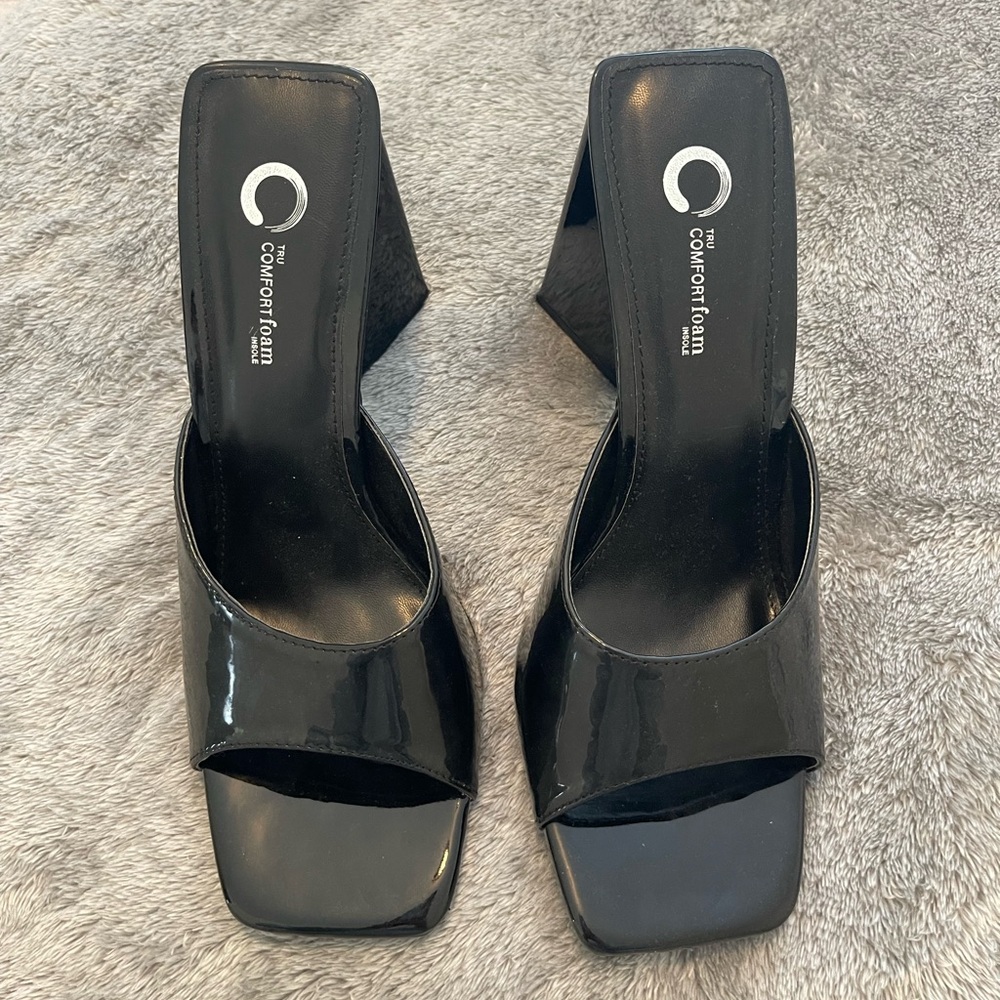 Women’s Black Patent Slide Heels NWOT
